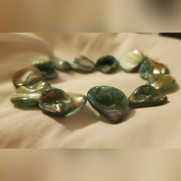 Shell Handmade Stretch Bracelet - Picture 4 of 10